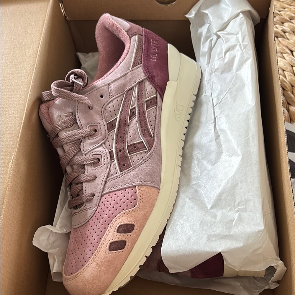 Asics Pink Sneakers Retro-Inspired Chunky Design men’s